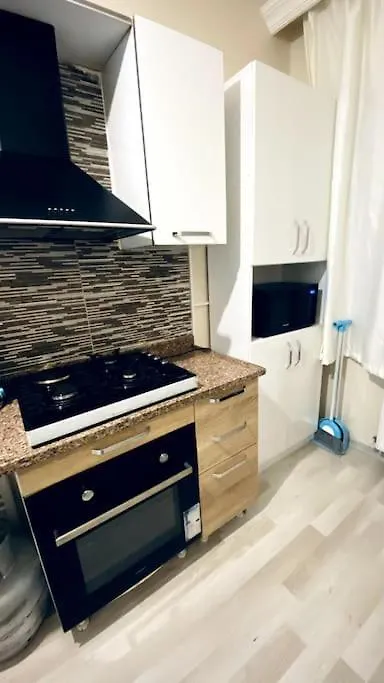 2+1 Luxury Flat , 5 Beds , Near All Services Istanbul 0*,