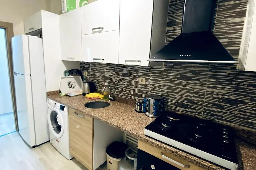 2+1 Luxury Flat , 5 Beds , Near All Services Istanbul Apartment