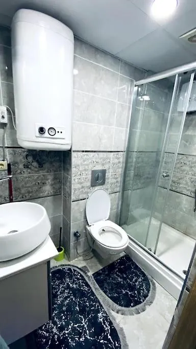 2+1 Luxury Flat , 5 Beds , Near All Services Istanbul Apartment