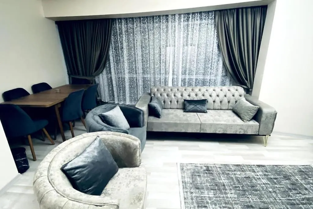 2+1 Luxury Flat , 5 Beds , Near All Services Istanbul Apartment